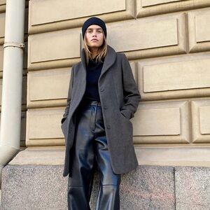 Aritzia cocoon coat in dark grey xxs